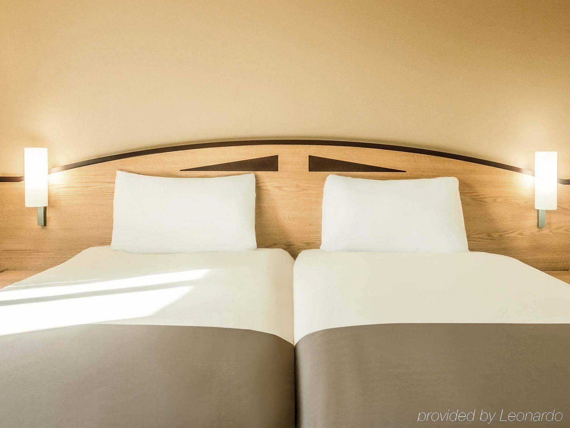 Отель Ibis Lincoln North Hykeham Экстерьер фото