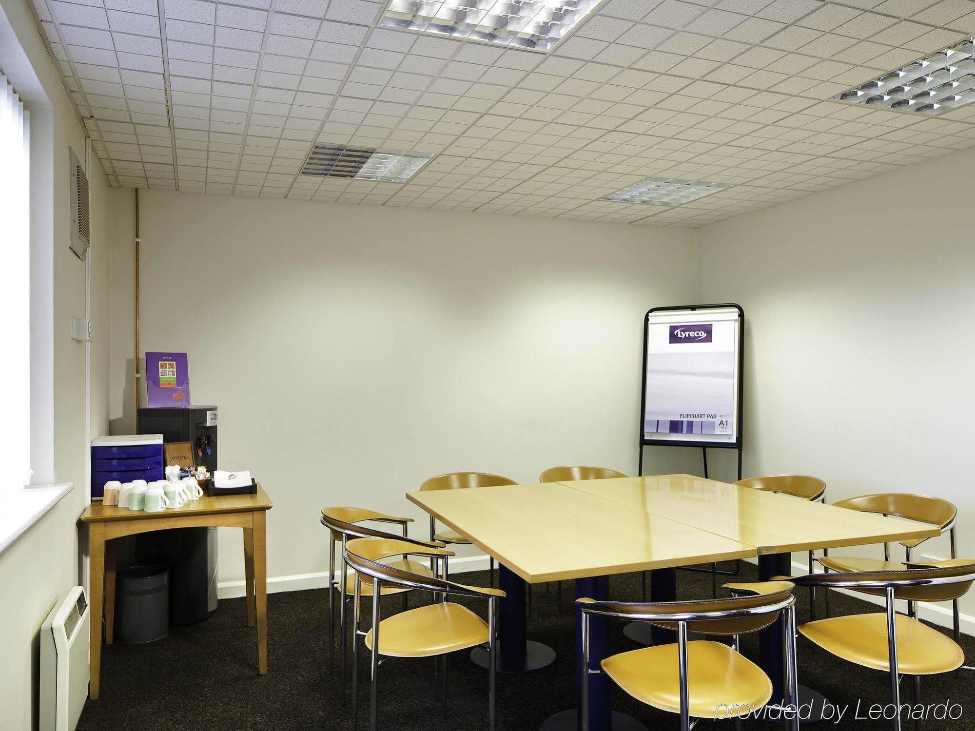 Отель Ibis Lincoln North Hykeham Экстерьер фото